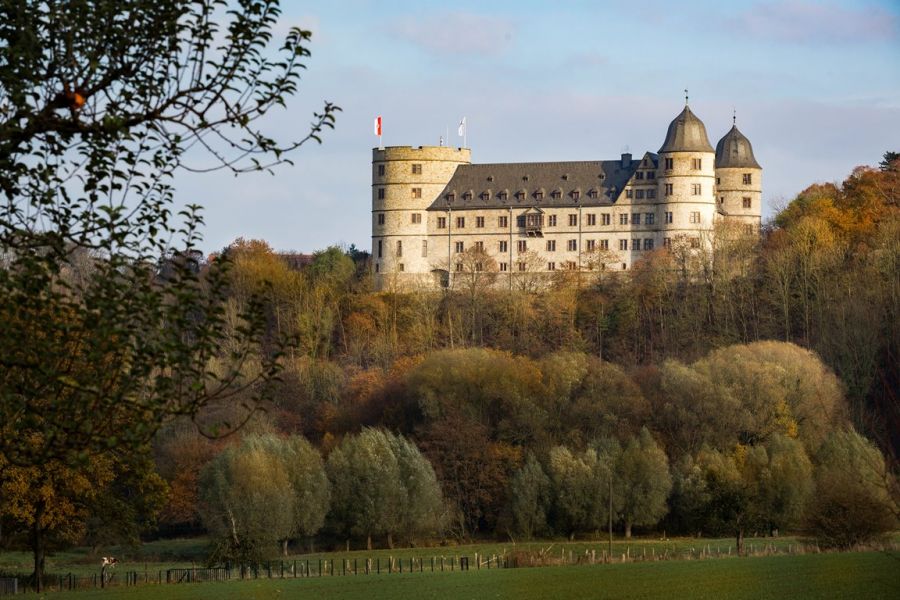 Die Wewelsburg im Herbst. (Foto: André Heinermann für das Kreismuseum Wewelsburg)
